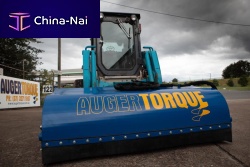 Skid steer loader sweeper hydraulic motor