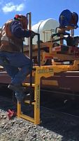 Rail-mounted step ladder aluminum