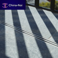 Drainage channel with grating BLADE-TPVCaluminum gratefor swimming pool