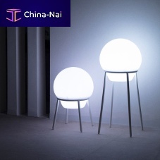 Floor-standing lamp Lacenomadin lacquered stainless steelpolyethylene