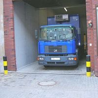 Access platform for trucks