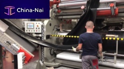 Twin-screw batch blender with belt feederautomatic