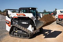 Compact tracked loader T66