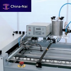 Automatic gluing device for the packaging industry