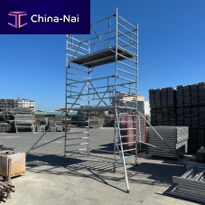 Aluminum scaffolding on casters