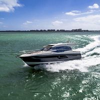 Cruising motor yacht 520Shard-topIPS3-cabin