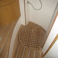 Teak grating per doccefor shower