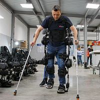 Dual-leg rehabilitation exoskeleton E-helperstanding positiongait