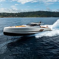 Cruising motor yacht 60chase boatopenhard-top