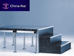 Porcelain stoneware step for raised floors