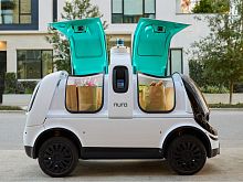 Food delivery robot R2for shopping centerson roadon wheels