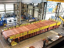 Apron feeder conveying