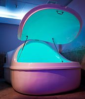 Isolation tank with chromotherapy lamps Float Pod®